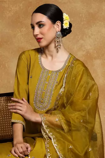Floral Embroidered Zari Straight Kurta With Trousers And Dupatta