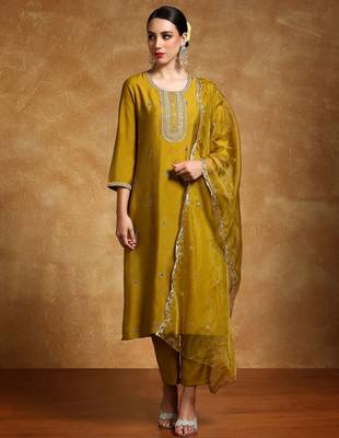 Floral Embroidered Zari Straight Kurta With Trousers And Dupatta 1