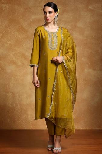 Floral Embroidered Zari Straight Kurta With Trousers And Dupatta