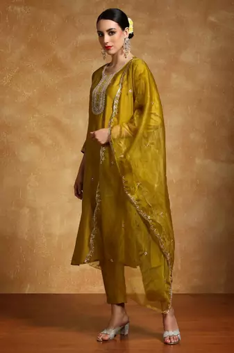 Floral Embroidered Zari Straight Kurta With Trousers And Dupatta