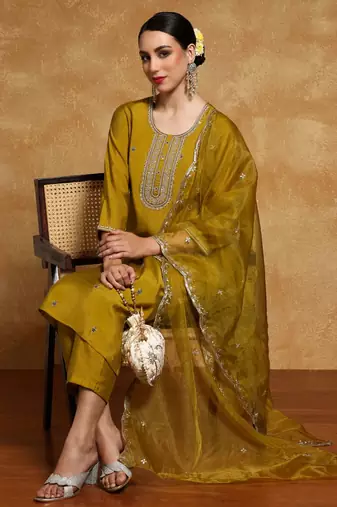 Floral Embroidered Zari Straight Kurta With Trousers And Dupatta