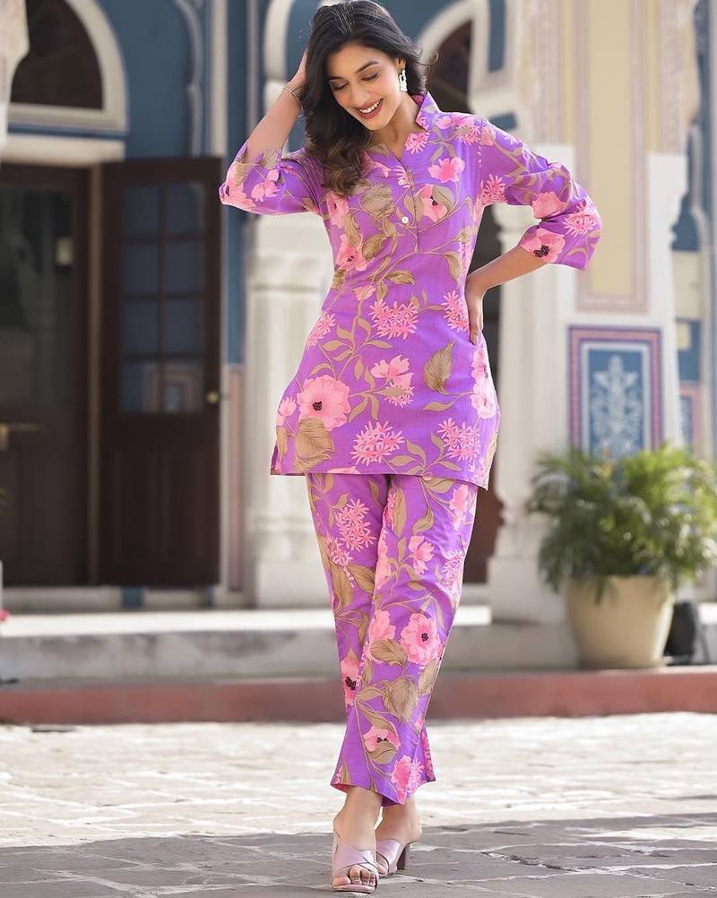 Lavendar Floral Printed Mandarin Collar Straight Pure Cotton Kurta With Trousers