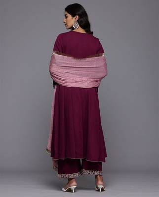 Floral Yoke Design Zari Pleated Kurta With Trousers & Dupatta 3