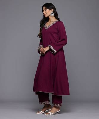 Floral Yoke Design Zari Pleated Kurta With Trousers & Dupatta 6