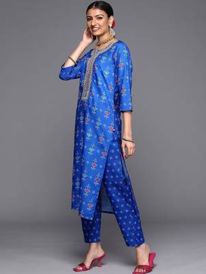 Bandhani Printed Gotta Patti Straight Kurta with Trousers & Dupatta 5