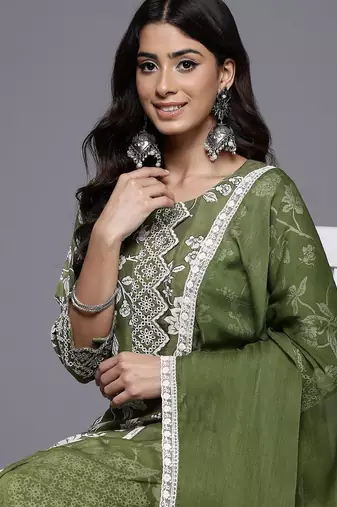 Women Floral Printed Regular Thread Work Pure Silk Kurta With Trousers & Dupatta