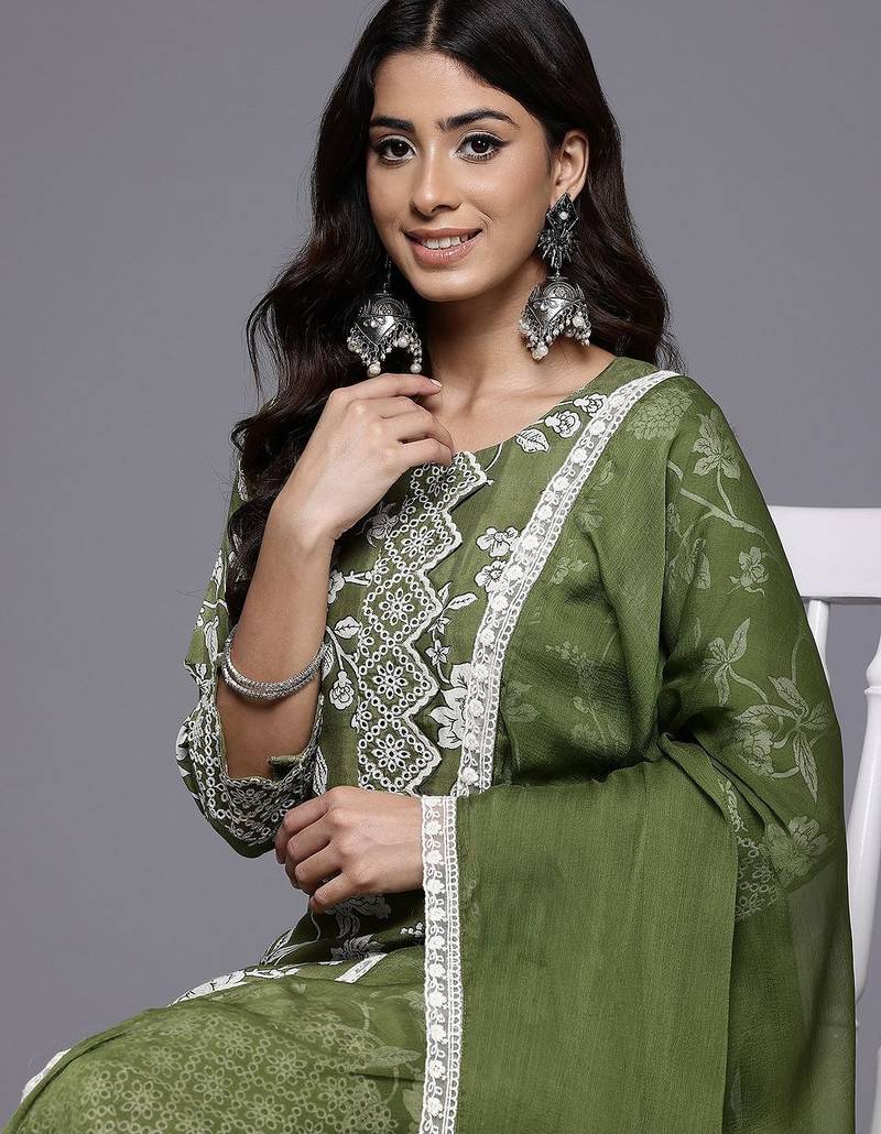 Women Floral Printed Regular Thread Work Pure Silk Kurta With Trousers & Dupatta