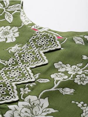 Women Floral Printed Regular Thread Work Pure Silk Kurta With Trousers & Dupatta 3