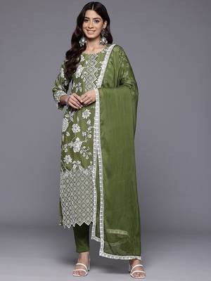 Women Floral Printed Regular Thread Work Pure Silk Kurta With Trousers & Dupatta 1