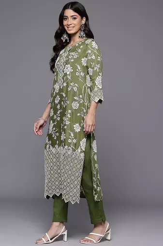 Women Floral Printed Regular Thread Work Pure Silk Kurta With Trousers & Dupatta
