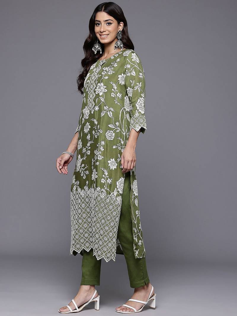 Women Floral Printed Regular Thread Work Pure Silk Kurta With Trousers & Dupatta