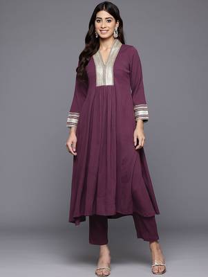 Yoke Design Pleated Sequinned Crepe Kurta with Trousers 1