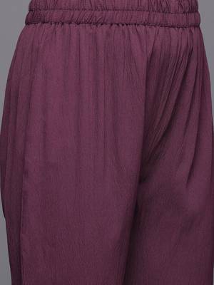 Yoke Design Pleated Sequinned Crepe Kurta with Trousers 3