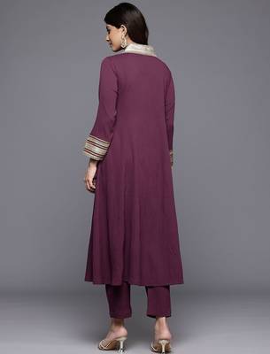 Yoke Design Pleated Sequinned Crepe Kurta with Trousers 5
