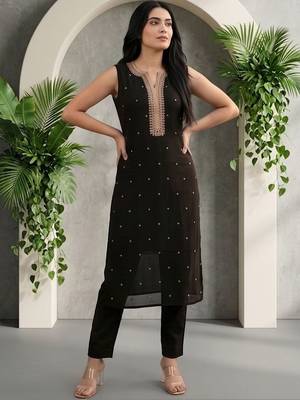 Women Ethnic Motifs Embroidered Regular Sequinned Kurta with Trousers 5