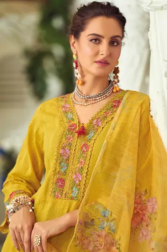 Women Floral Embroidered Regular Thread Work Pure Cotton Kurta with Trousers & With Dupatta
