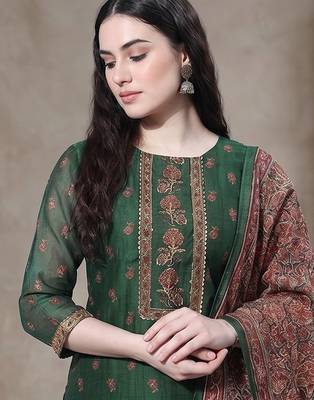 Women Ethnic Motifs Printed Regular Thread Work Chanderi Silk Kurta with Trousers & With Dupatta 3