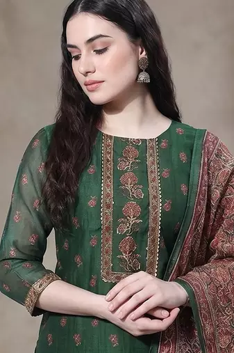 Women Ethnic Motifs Printed Regular Thread Work Chanderi Silk Kurta with Trousers & With Dupatta