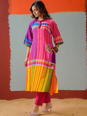Women Striped Regular Kurta with Trousers 1