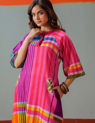 Women Striped Regular Kurta with Trousers 4