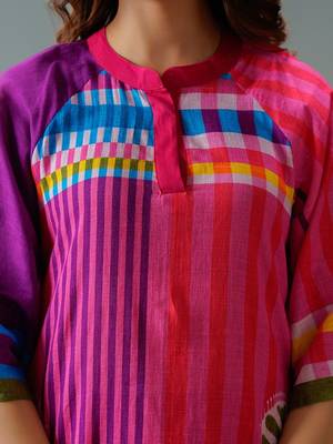 Women Striped Regular Kurta with Trousers 5