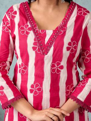 Stripper with Floral Printed Kurta with Trouser & Dupatta 3