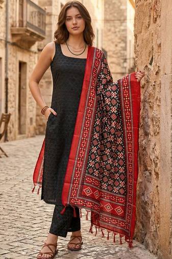 Women Regular Kurta with Trousers & With Dupatta