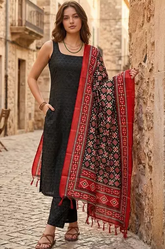 Women Regular Kurta with Trousers & With Dupatta