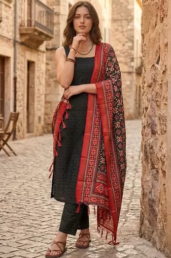 Women Regular Kurta with Trousers & With Dupatta