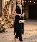 Women Embroidered Regular Kurta with Trousers