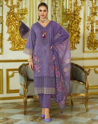 Nazrana Floral Thread Embroidered Schiffli Orangza Lace Kurta Trouser & Dupatta 5