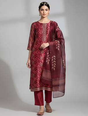 Women Floral Printed Regular Kurta with Trousers & With Dupatta 1