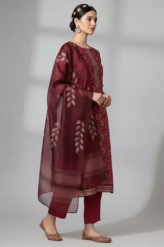 Women Floral Printed Regular Kurta with Trousers & With Dupatta