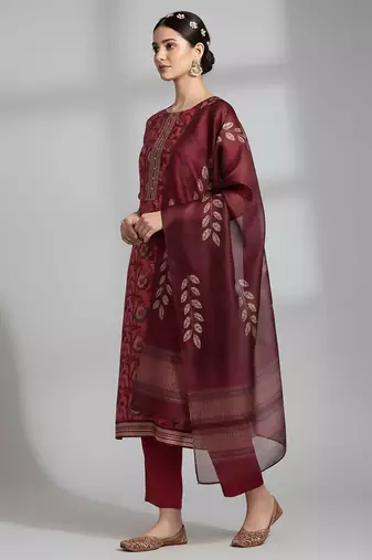 Women Floral Printed Regular Kurta with Trousers & With Dupatta