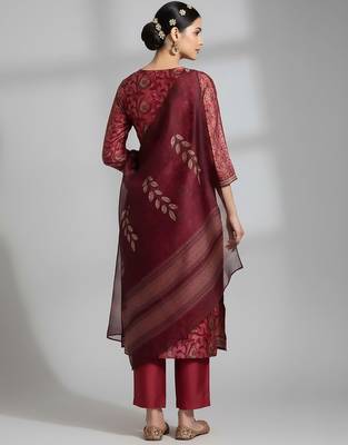 Women Floral Printed Regular Kurta with Trousers & With Dupatta 5