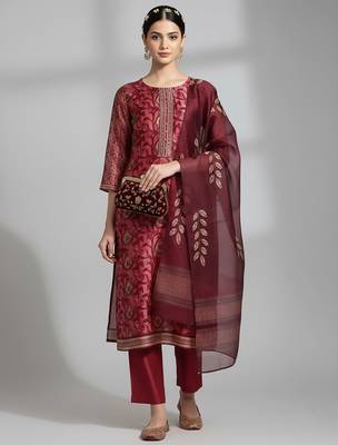 Women Floral Printed Regular Kurta with Trousers & With Dupatta 7