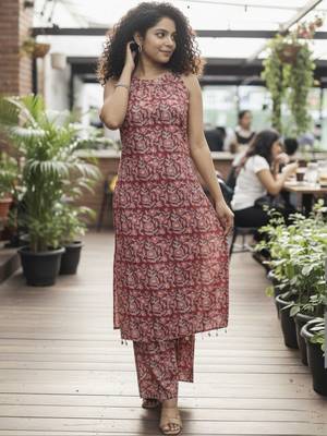 Women Floral Printed Regular Pure Cotton Kurta with Palazzos 1
