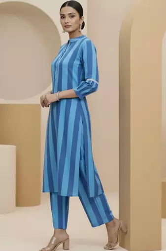Women Printed Regular Kurta with Trousers