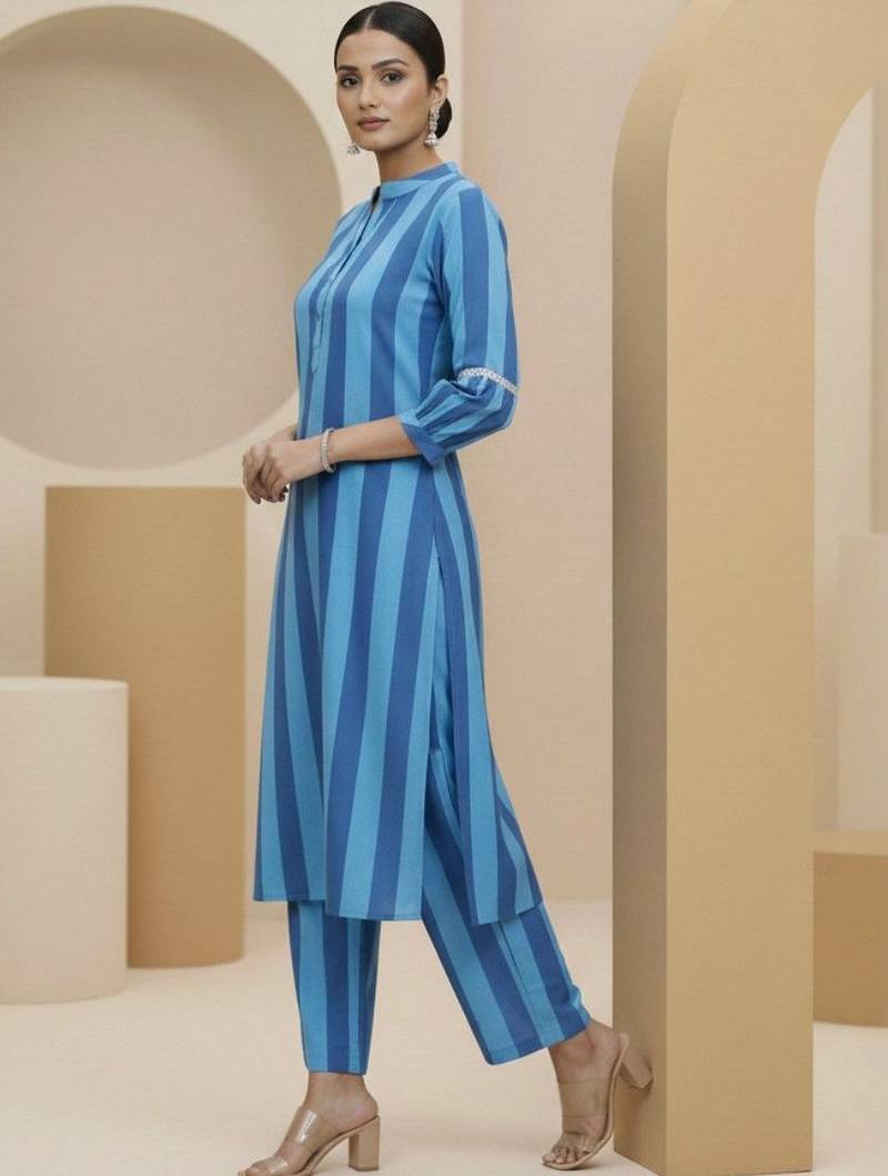 Women Printed Regular Kurta with Trousers