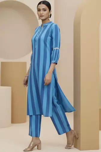 Women Printed Regular Kurta with Trousers
