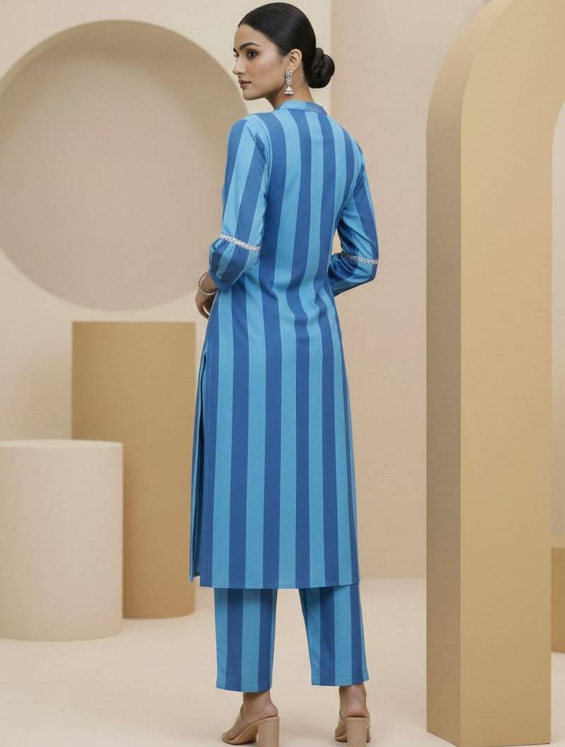 Women Printed Regular Kurta with Trousers