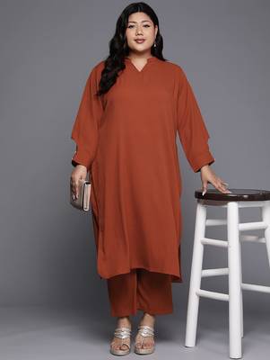 Women Regular Silk Crepe Kurta with Trousers 6