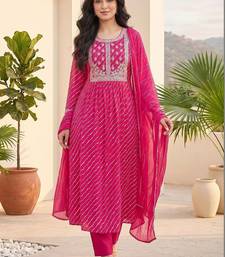 Women Printed Regular Thread Work Kurta with Trousers & With Dupatta