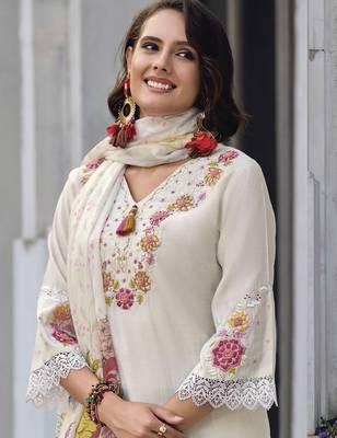Women Floral Embroidered Regular Thread Work Pure Cotton Kurta with Trousers & With Dupatta 4
