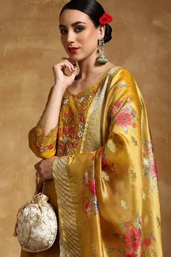 Women Floral Embroidered Regular Thread Work Kurta with Trousers & With Dupatta