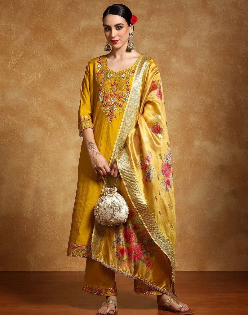 Women Floral Embroidered Regular Thread Work Kurta with Trousers & With Dupatta