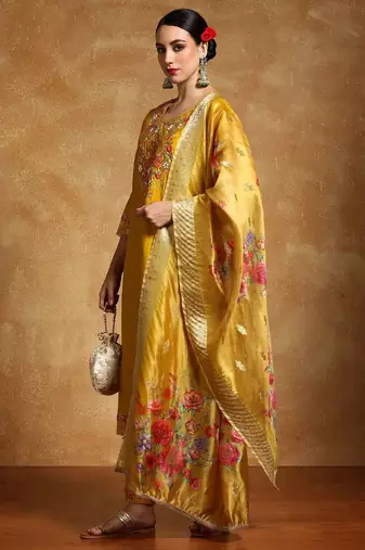 Women Floral Embroidered Regular Thread Work Kurta with Trousers & With Dupatta