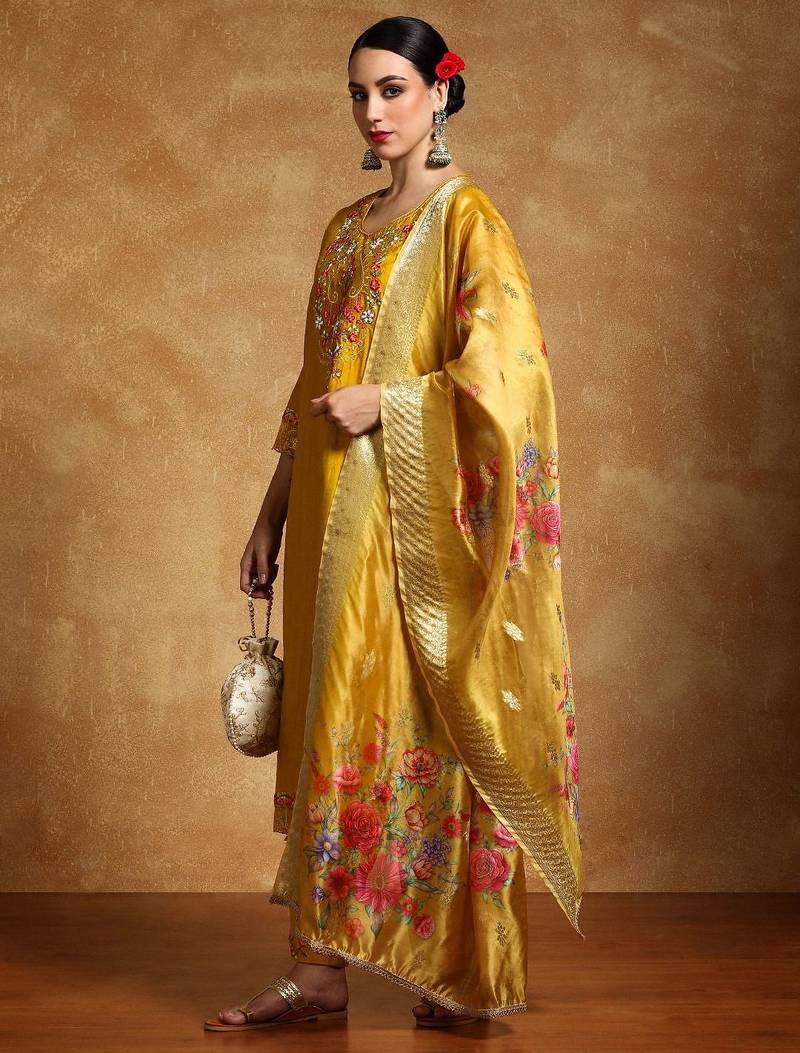 Women Floral Embroidered Regular Thread Work Kurta with Trousers & With Dupatta