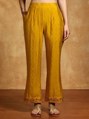 Women Floral Embroidered Regular Thread Work Kurta with Trousers & With Dupatta 6