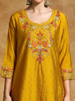 Women Floral Embroidered Regular Thread Work Kurta with Trousers & With Dupatta 7